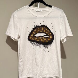 Graphic Short Sleeve Tee Trendy Lips Size Small